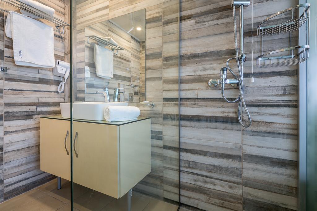Queen Room Spa Bath
