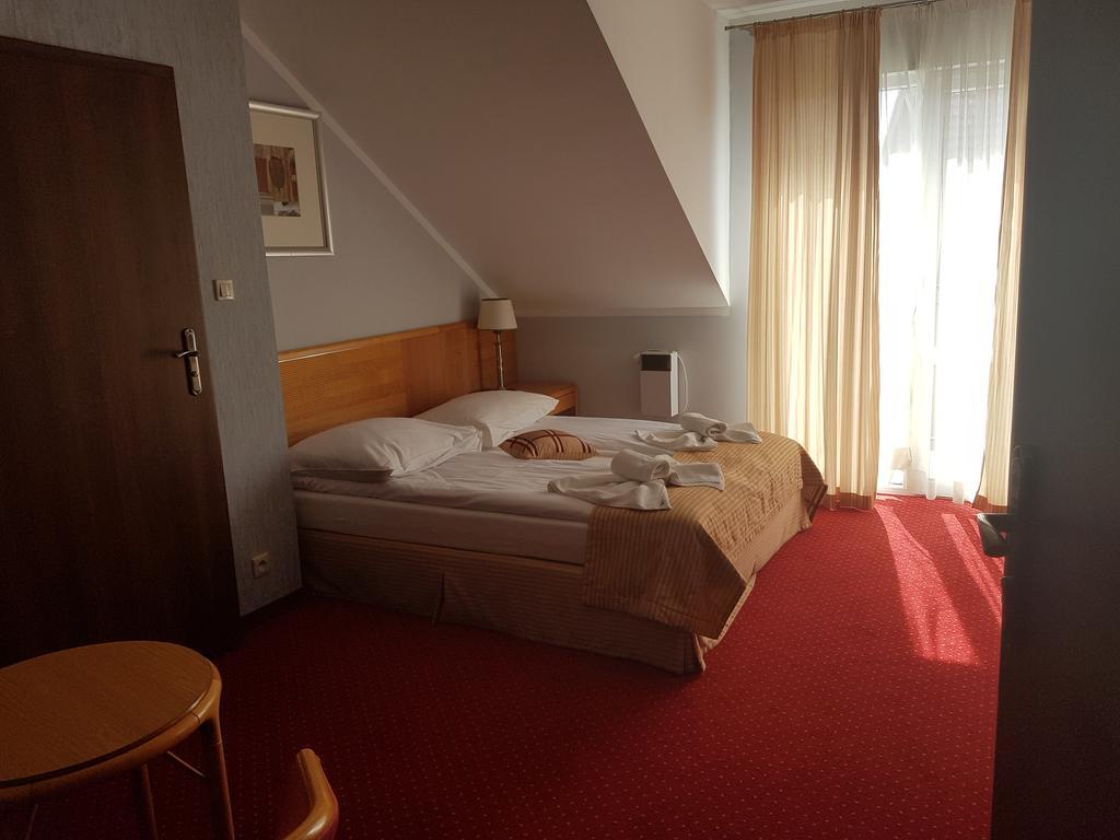 Pokój z 2 łóżkami pojedynczymi i balkonem