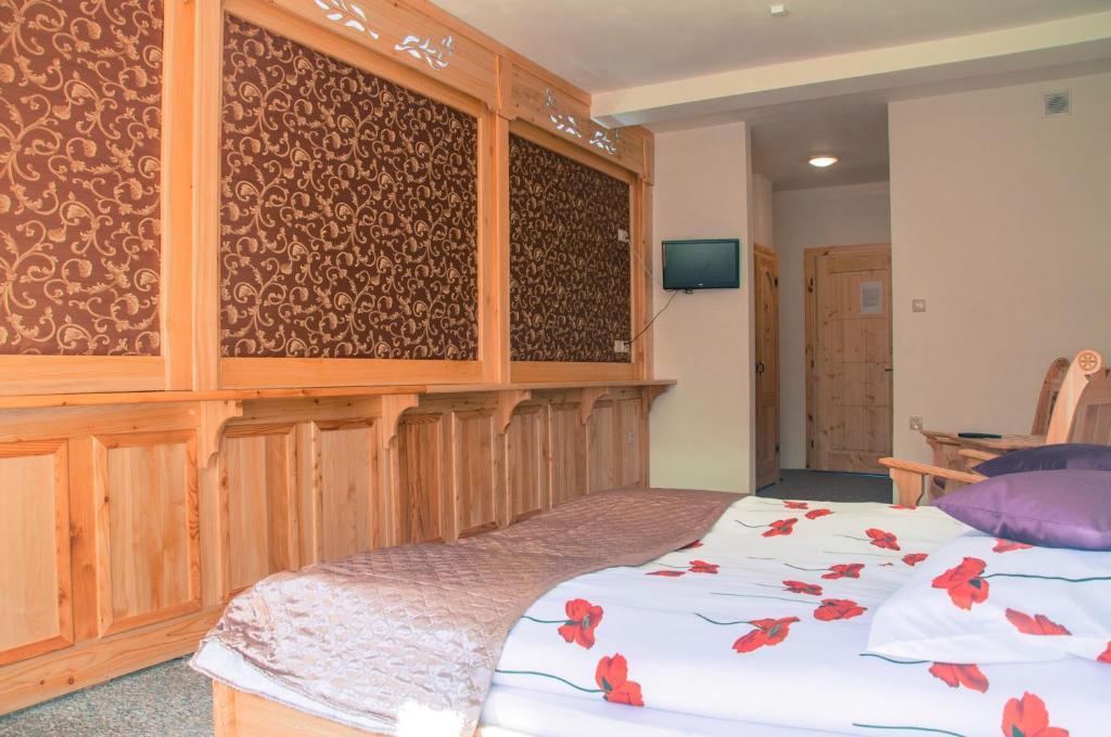 Family Room with Balcony,42363541:JPEG