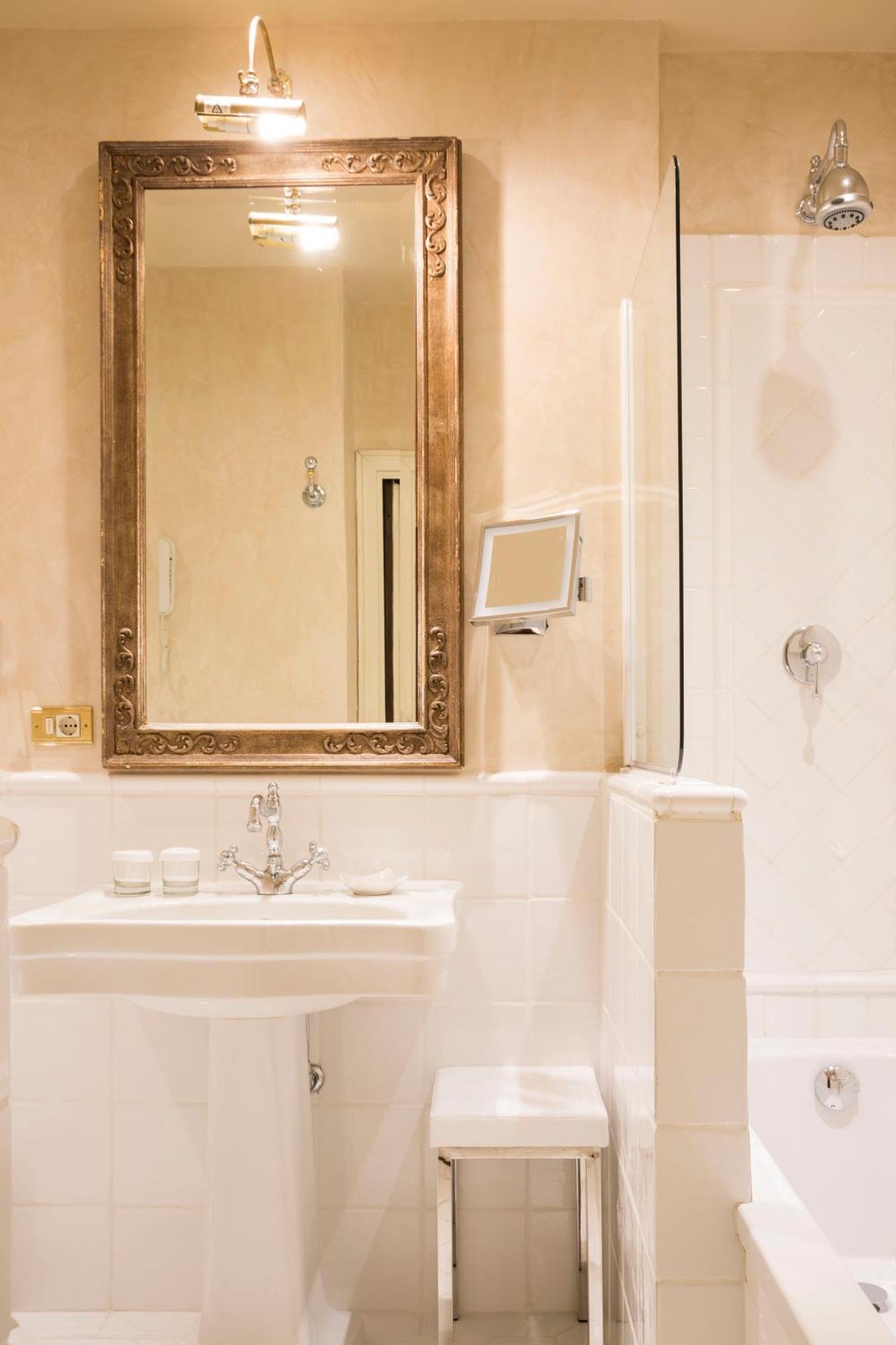 Deluxe Family Room,894642178:JPEG