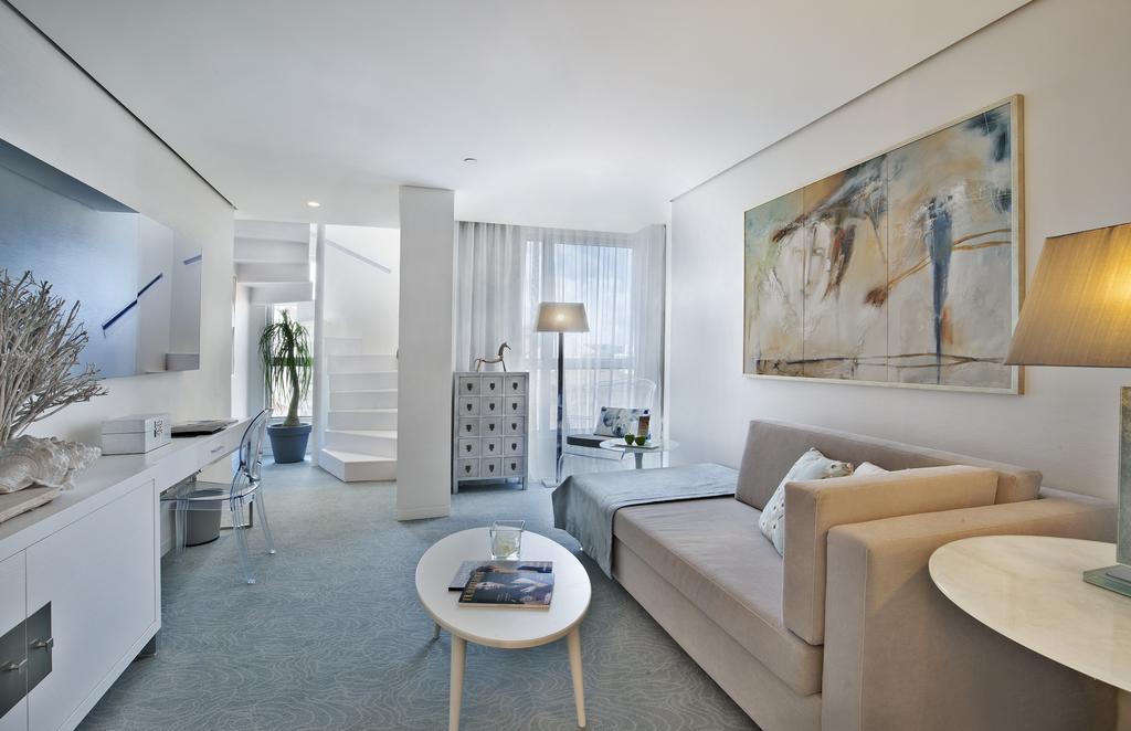 Deluxe Double or Twin Room City View