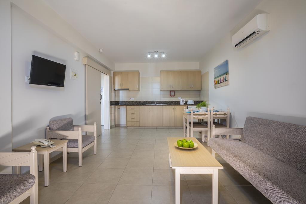 Two-Bedroom Apartment,443198367:JPEG