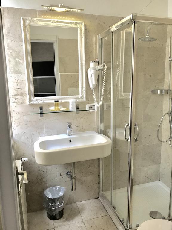 Single Room,443974443:JPEG