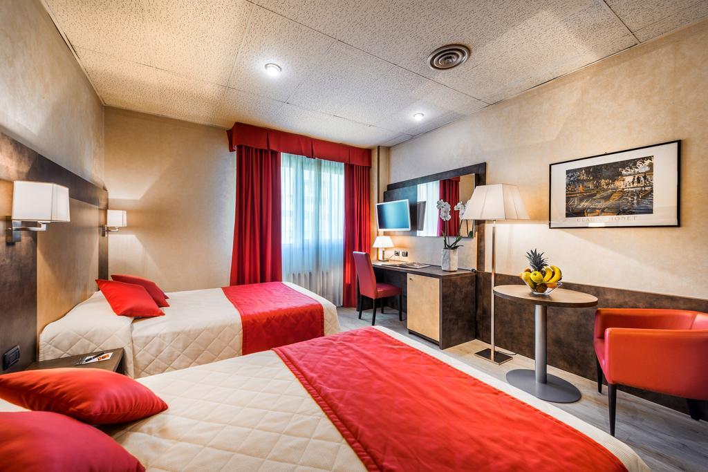 Deluxe Double Room with Two Double Beds,1004080701:JPEG