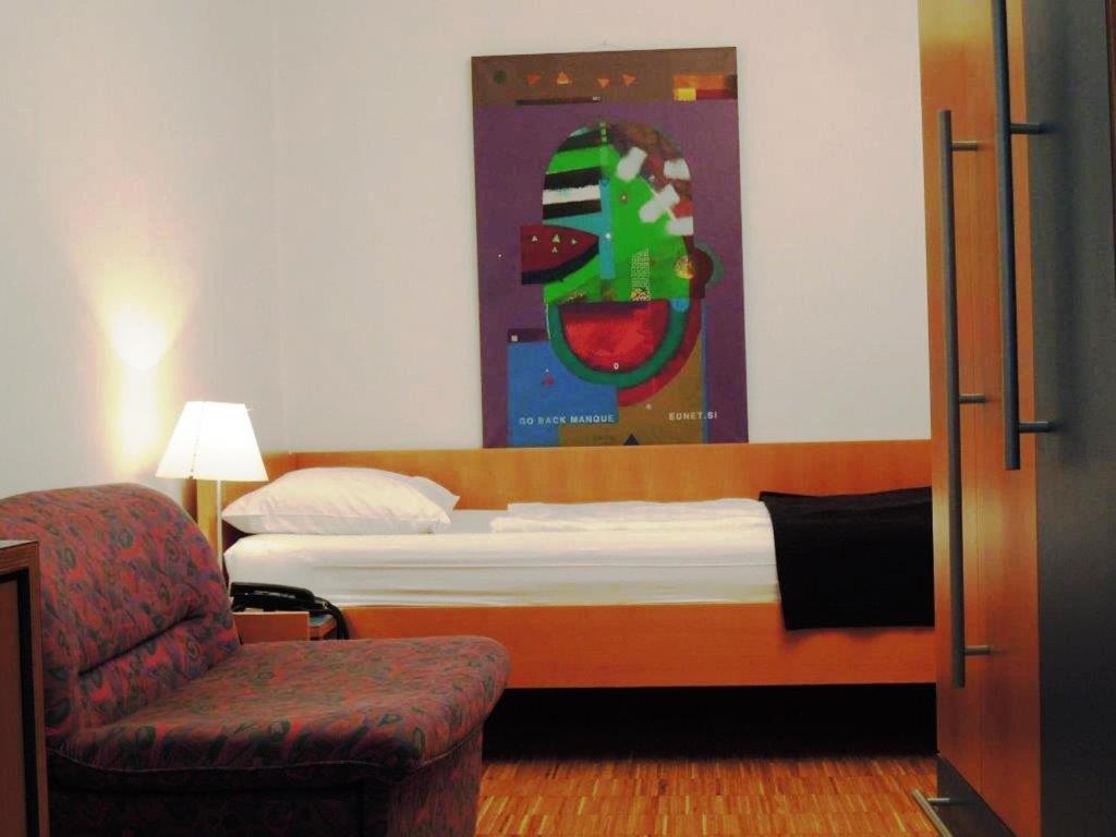 Standard Single Room,445551999:JPEG