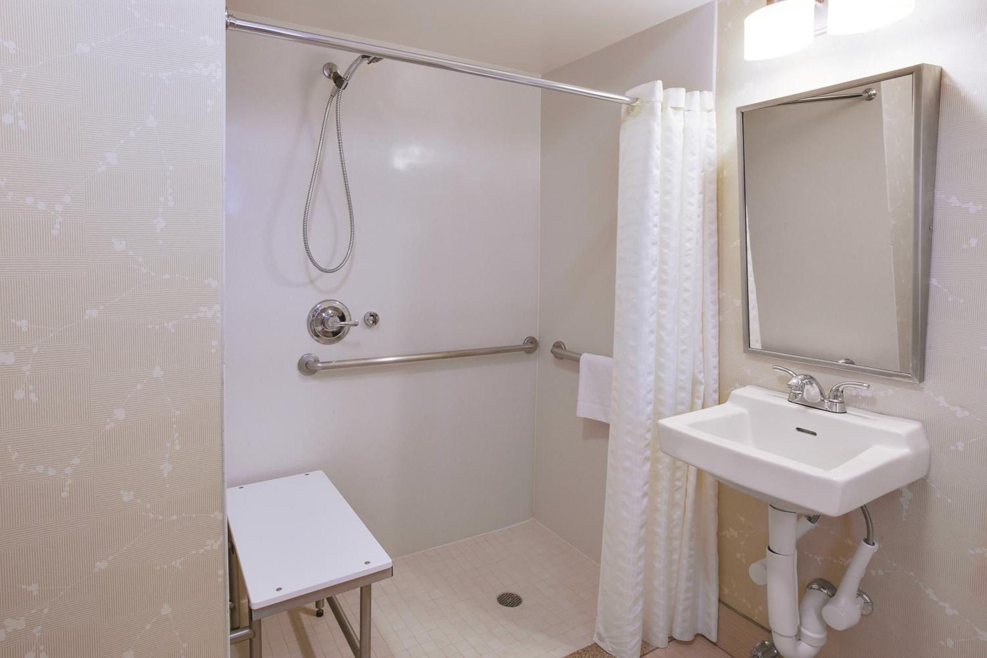 King Room - Disability Access,776065309:JPEG