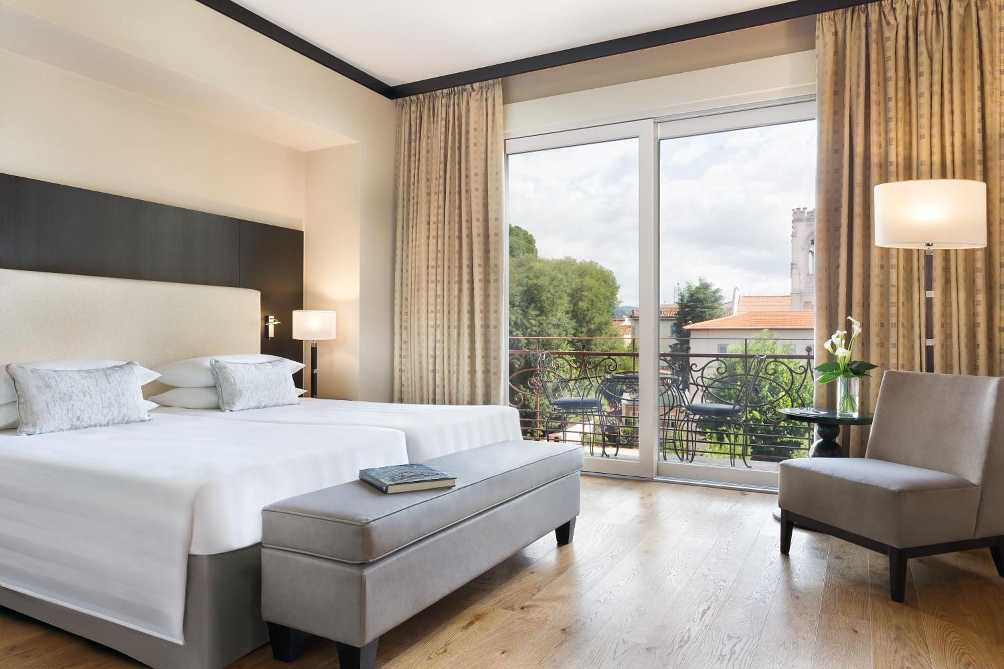 Deluxe, Guest room, 1 King,1643135312:JPEG