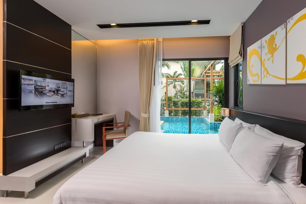 Junior Suite with Pool Access,447991710:JPEG