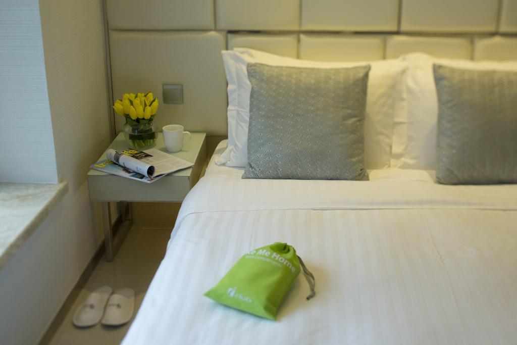 iSelect Premier Queen Room