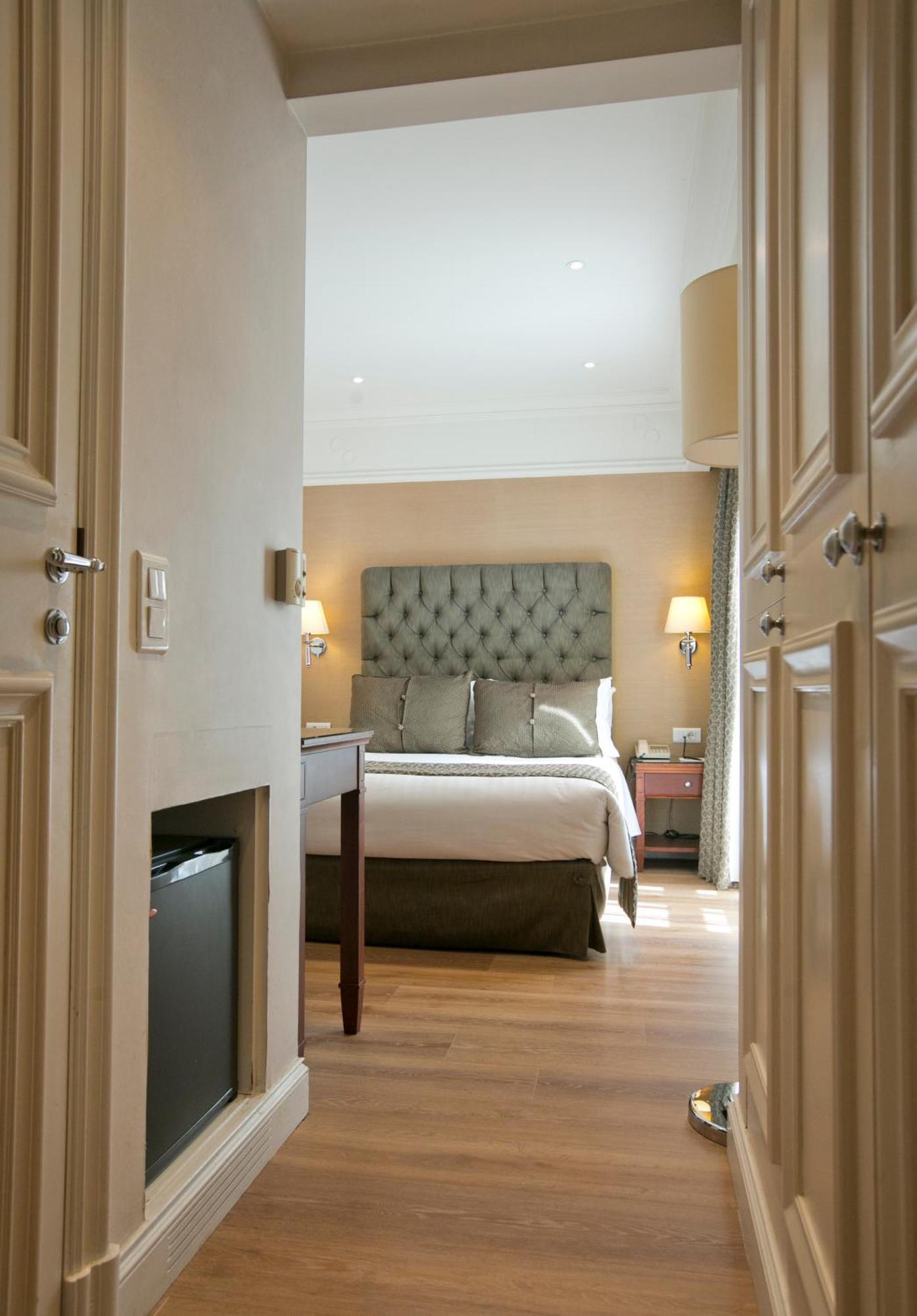 Small Double Room,630556422:JPEG