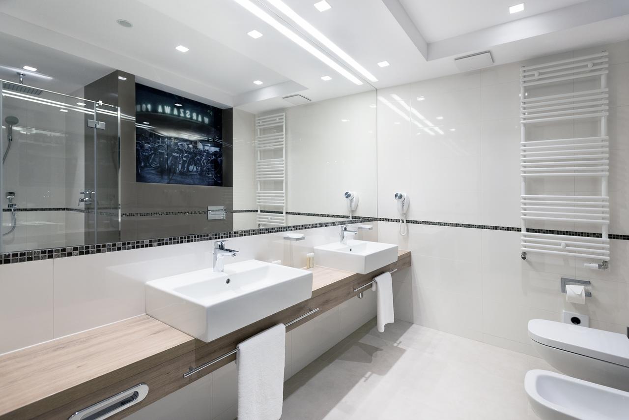 Apartament typu Suite o powierzchni 59 m² z łóżkiem typu king-size, bezpłatnym Wi-Fi, miejscem do pracy/częścią dzienną, łazienką z prysznicem oraz telewizorem typu Smart TV
