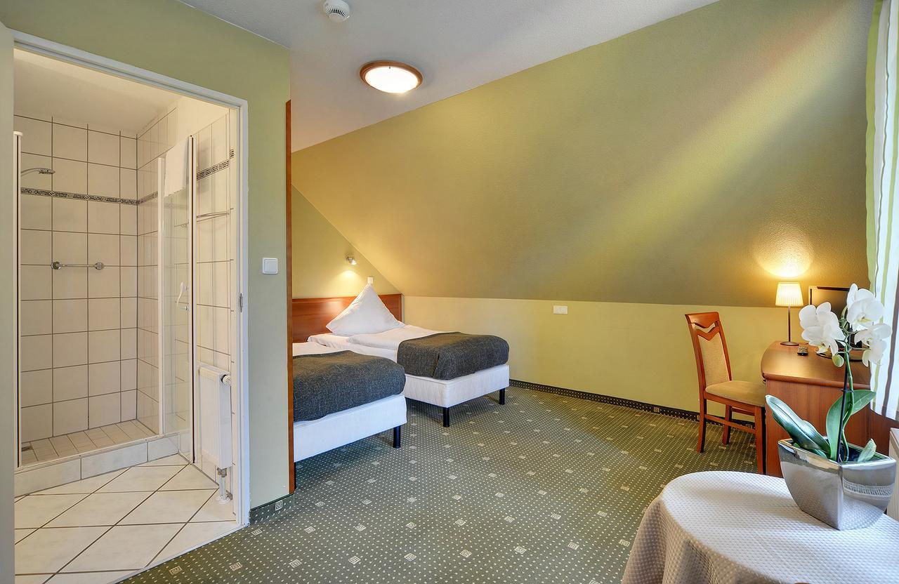 Triple Room,508568433:JPEG