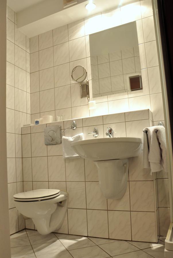 Single Room,520429062:JPEG