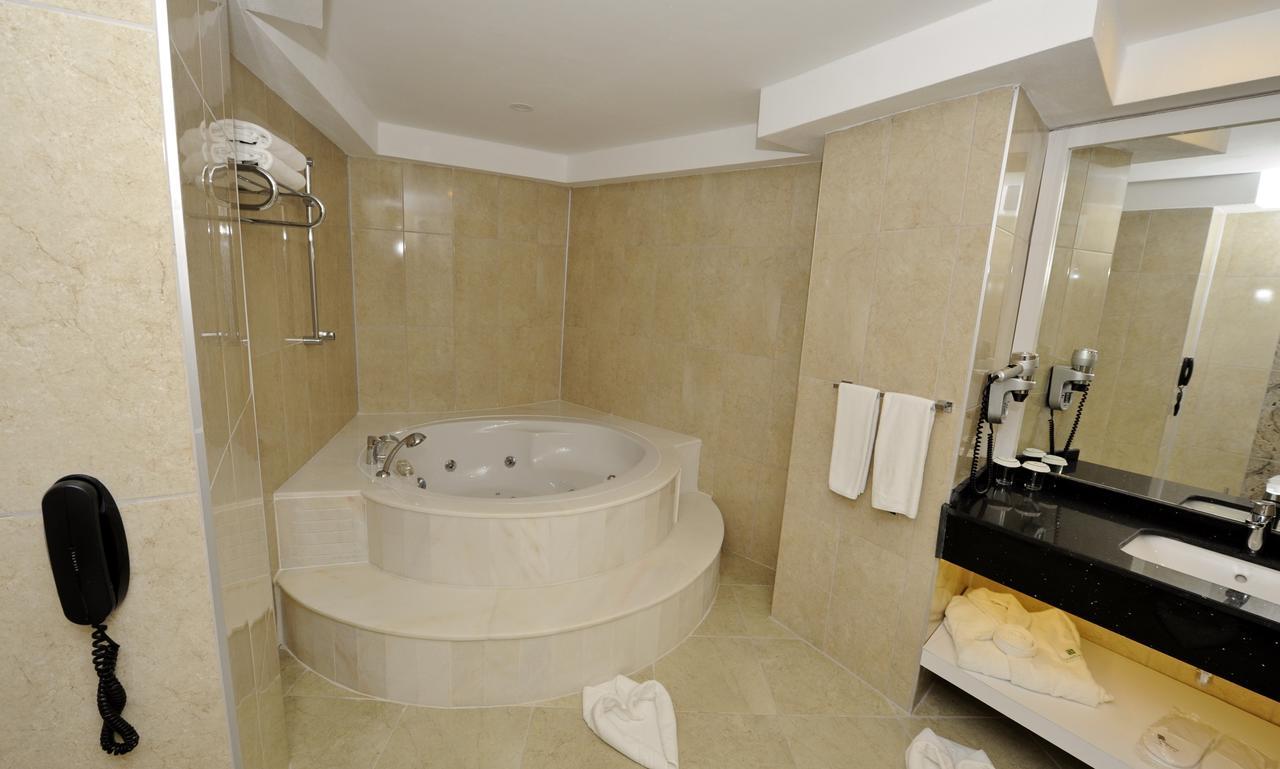 King Suite,535477368:JPEG