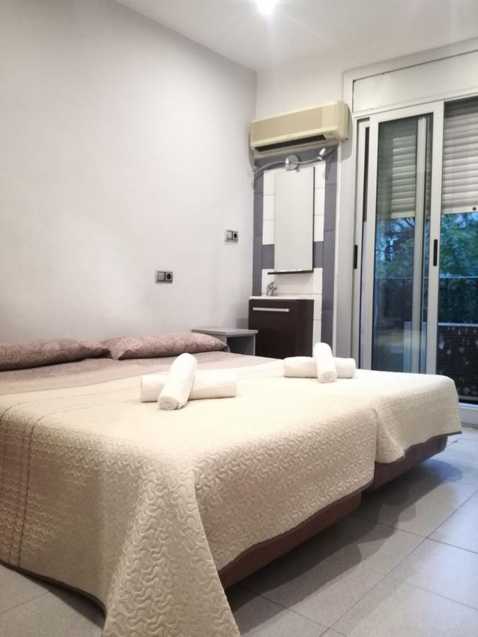 Basic Twin Room with Shared Bathroom,1590354423:JPEG