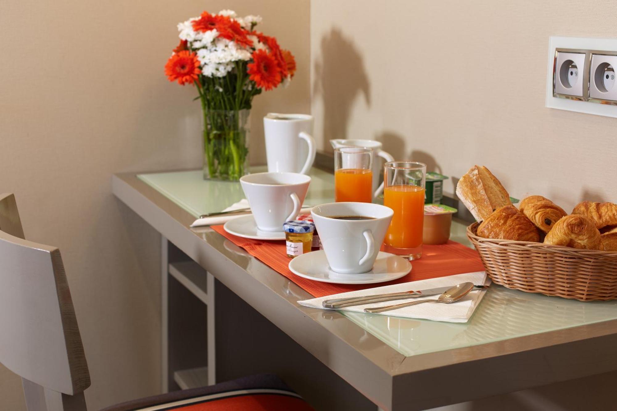 Double Room with Bath,543075654:JPEG