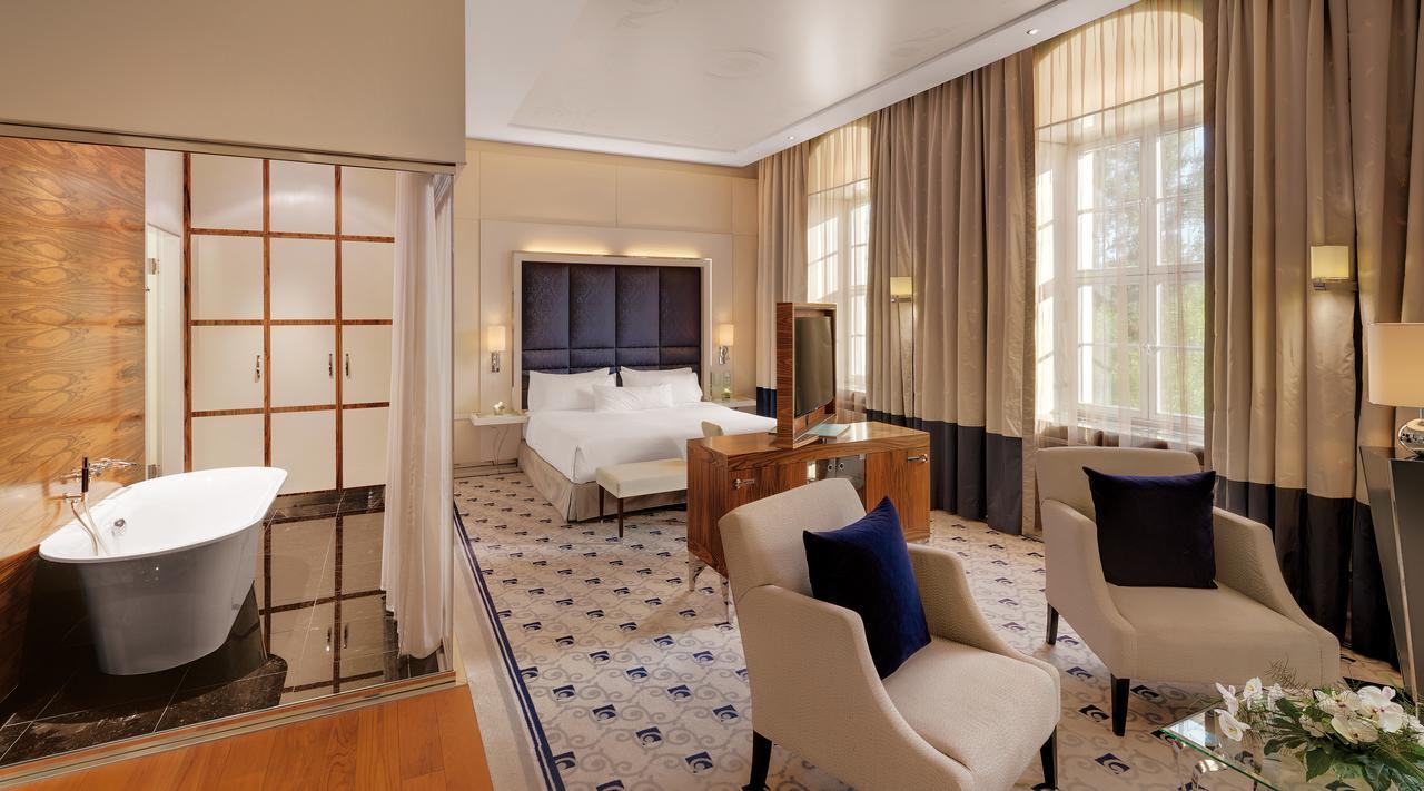 Apartament typu Deluxe Junior Suite z 1 sypialnią i łóżkiem typu king-size