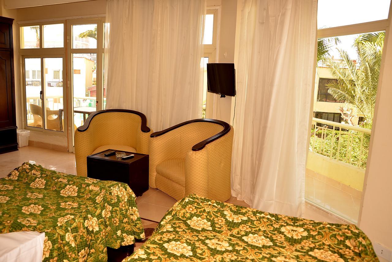 Family Room (4 Adults),765990448:JPEG