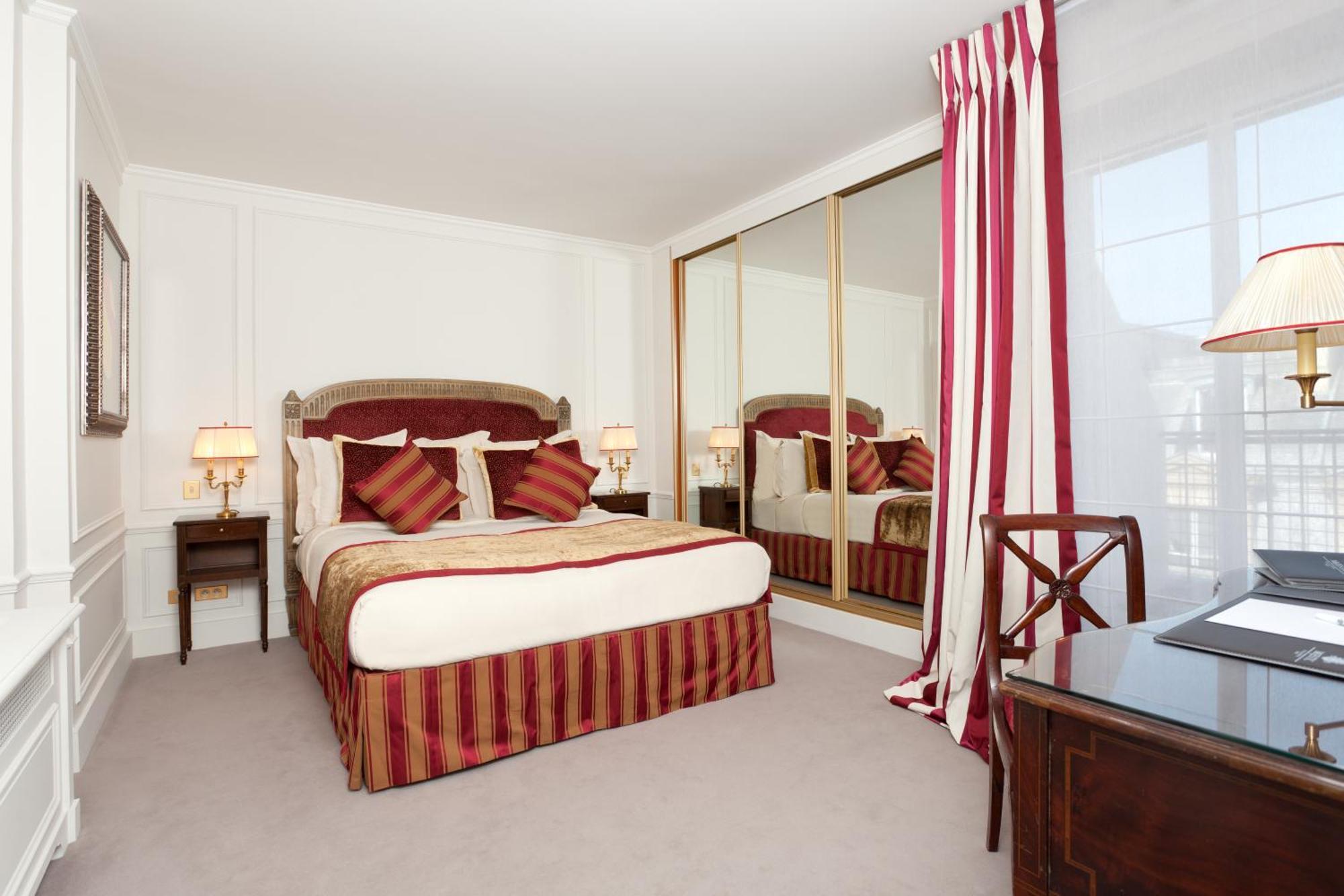 Eiffel Tower Terrace Suite