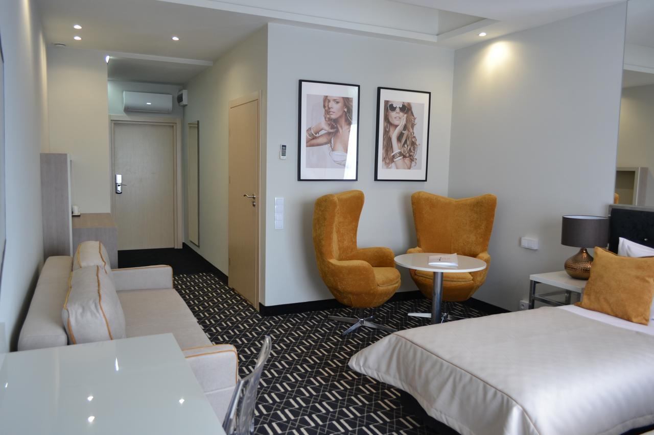 Large Twin Room,595833174:JPEG