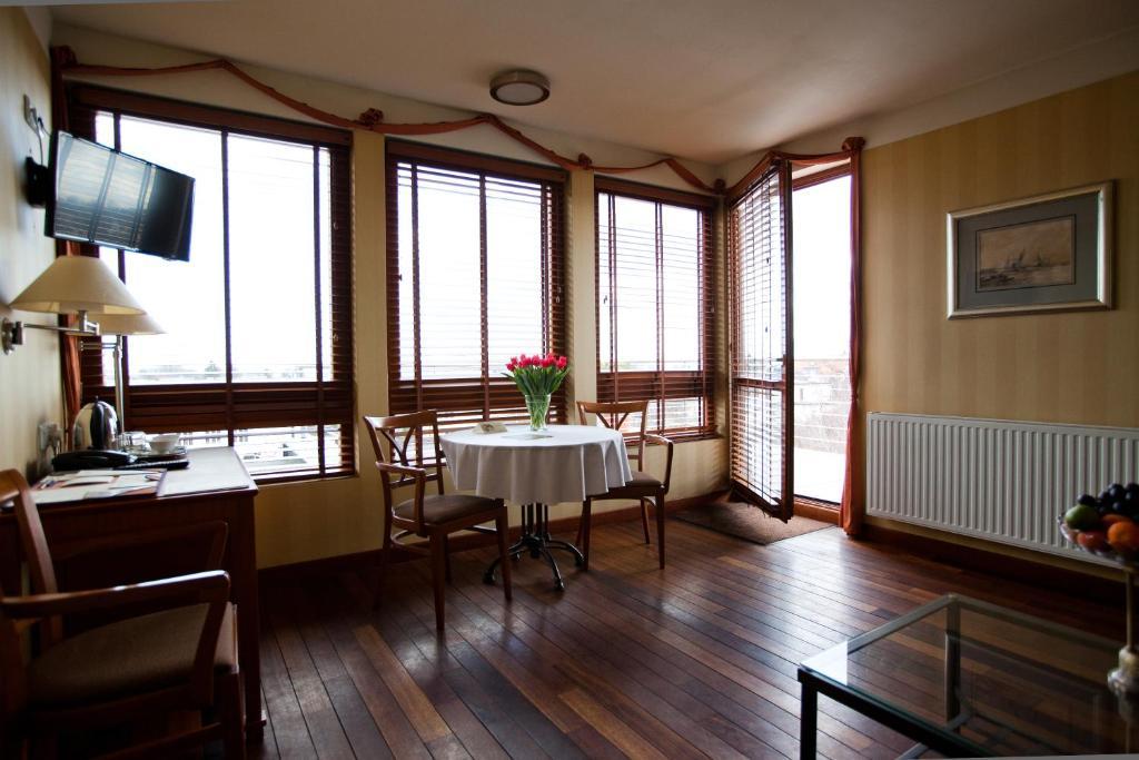 Captain's Suite,73722803:JPEG