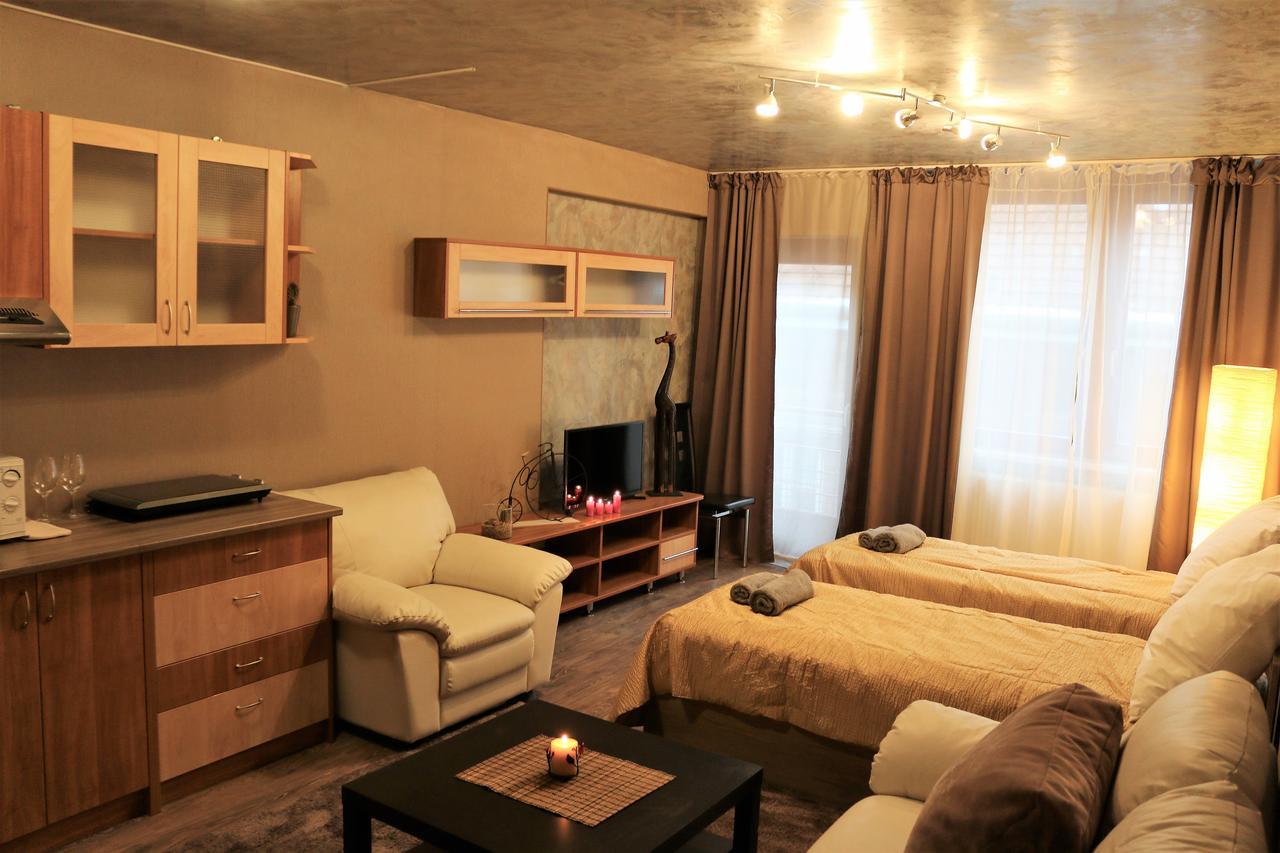 Deluxe Studio
