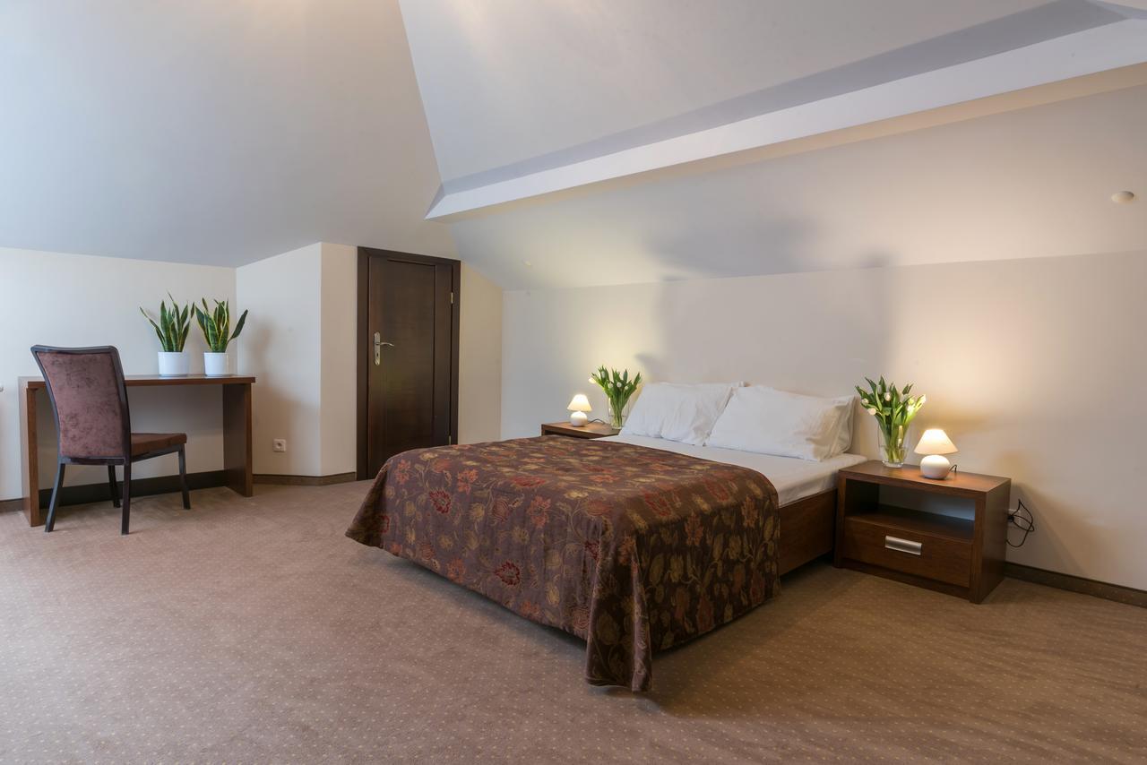 Single Room with Private Bathroom,613685165:JPEG