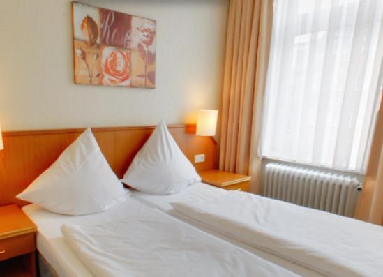 Single Room,938445484:JPEG