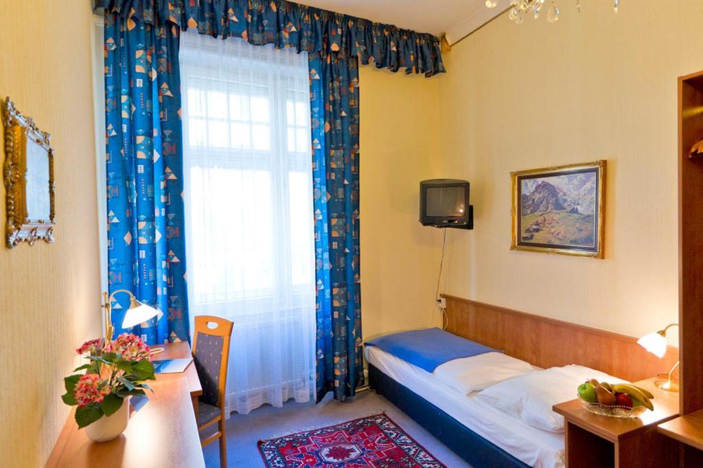 Single Room,62878057:JPEG