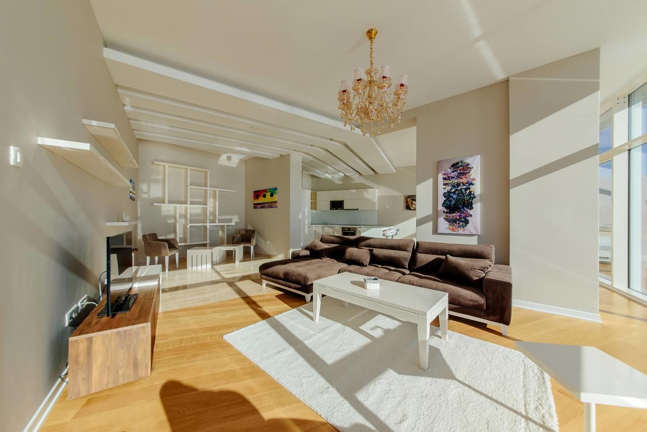 Luxury Two-Bedroom Apartment Terrace City View