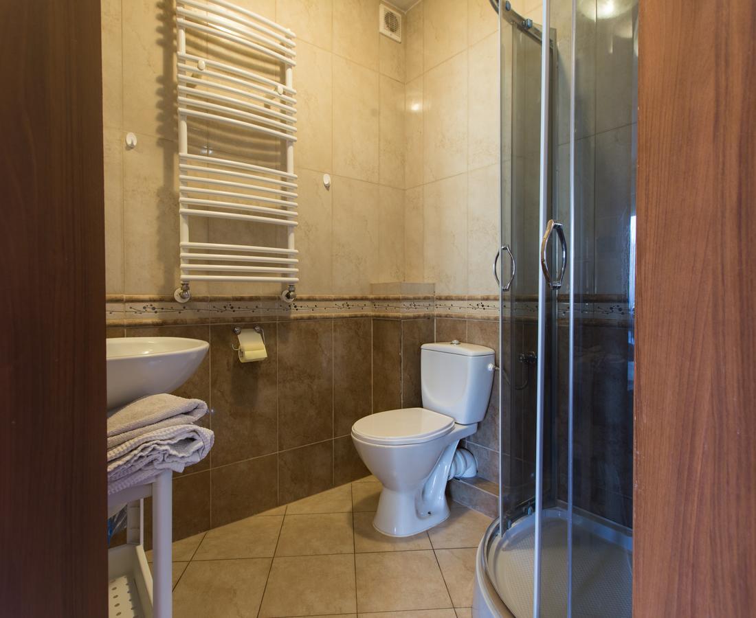 Pokój Trzyosobowy typu Comfort z prysznicem
