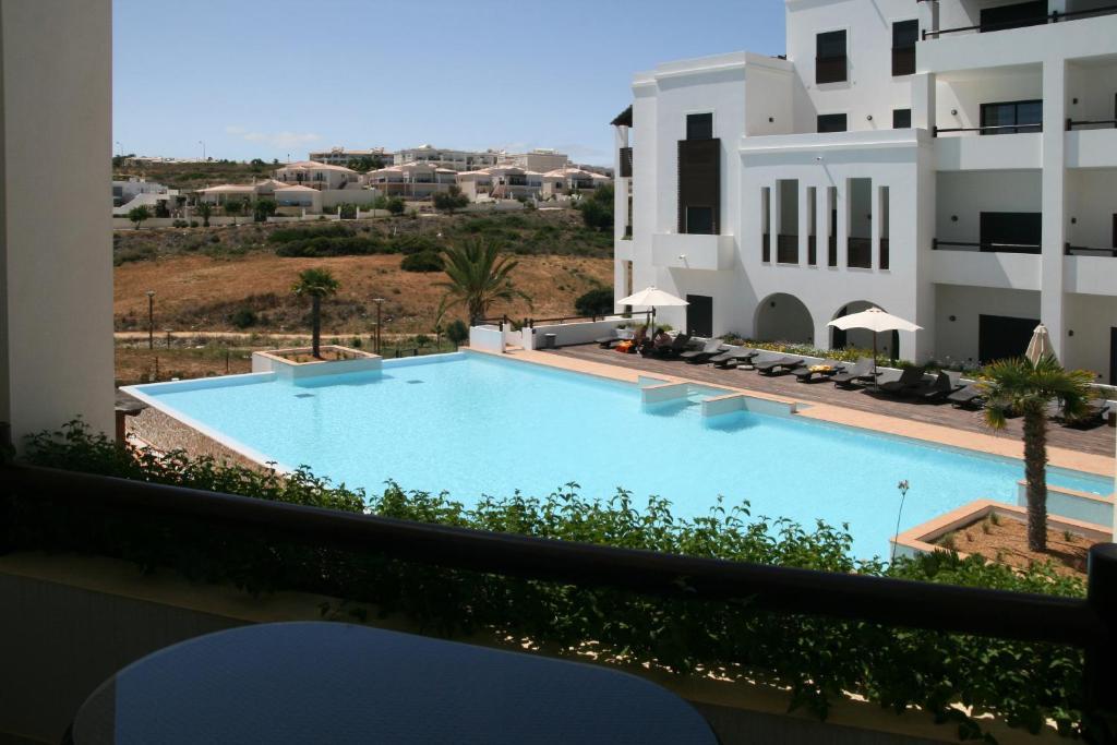 One-Bedroom Apartment Pool View