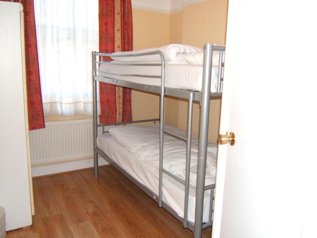 Twin Room with Bathroom,327643882:JPEG