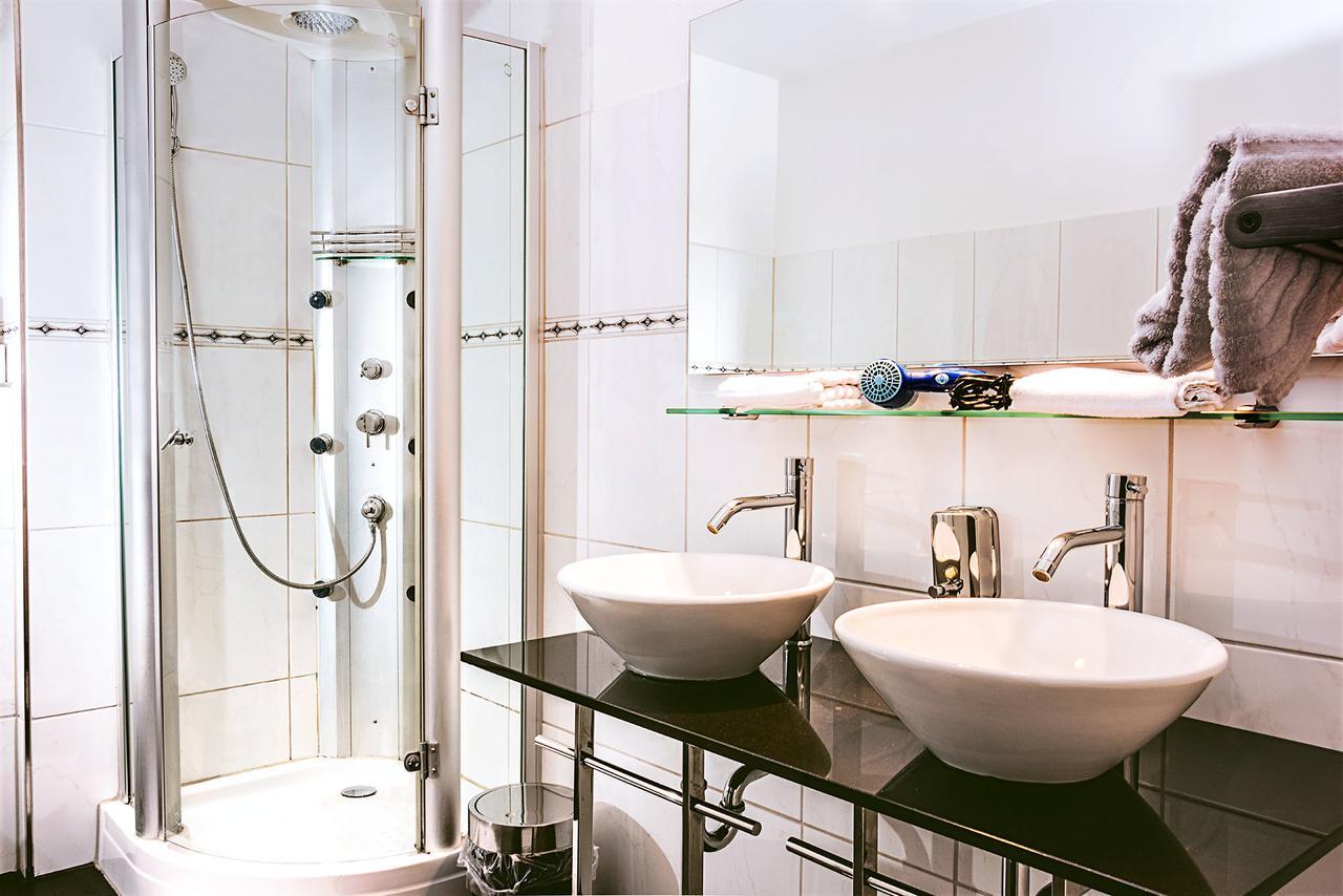 Deluxe Double Room,639347052:JPEG