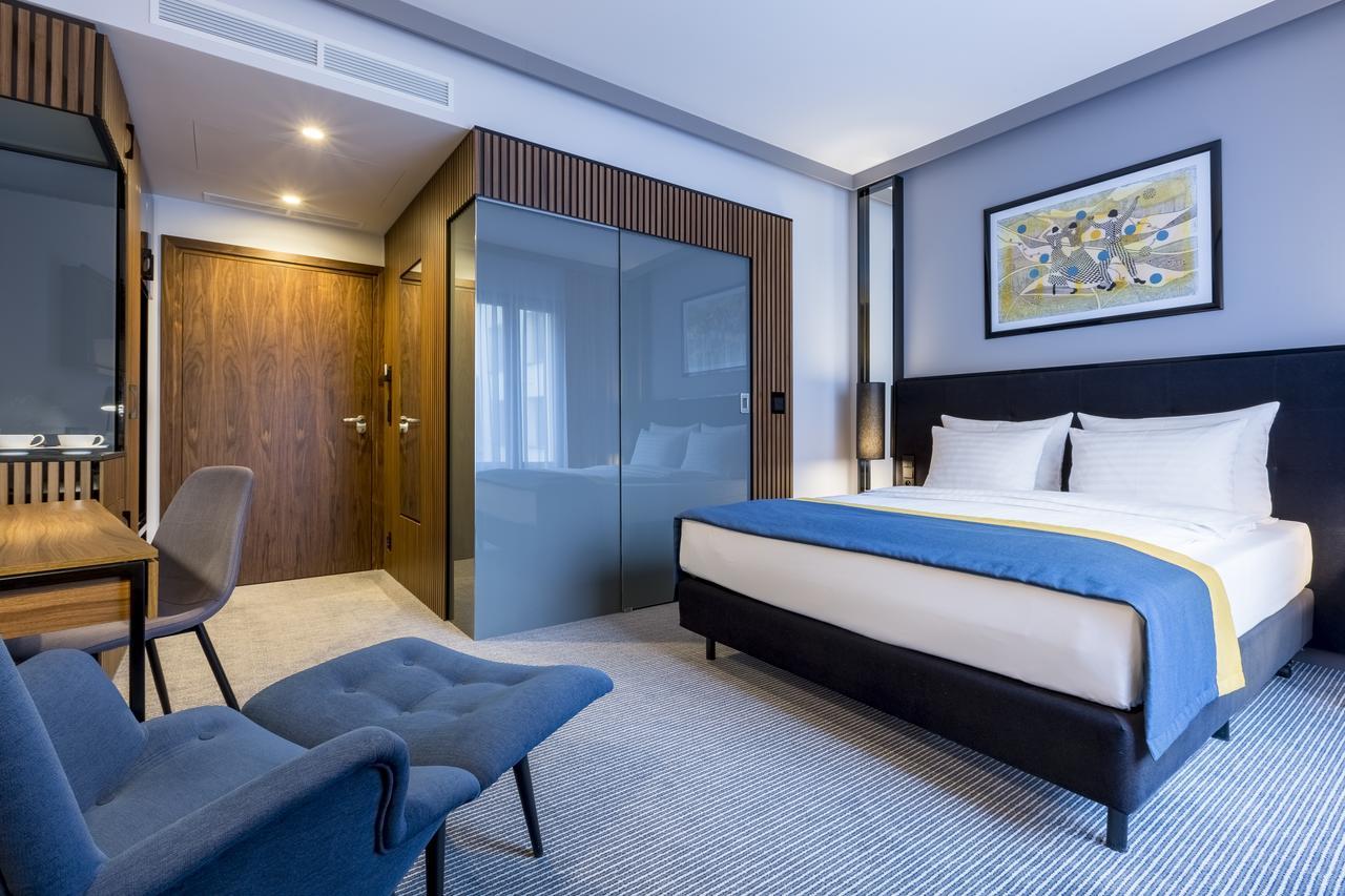 Double Room,1282367617:JPEG