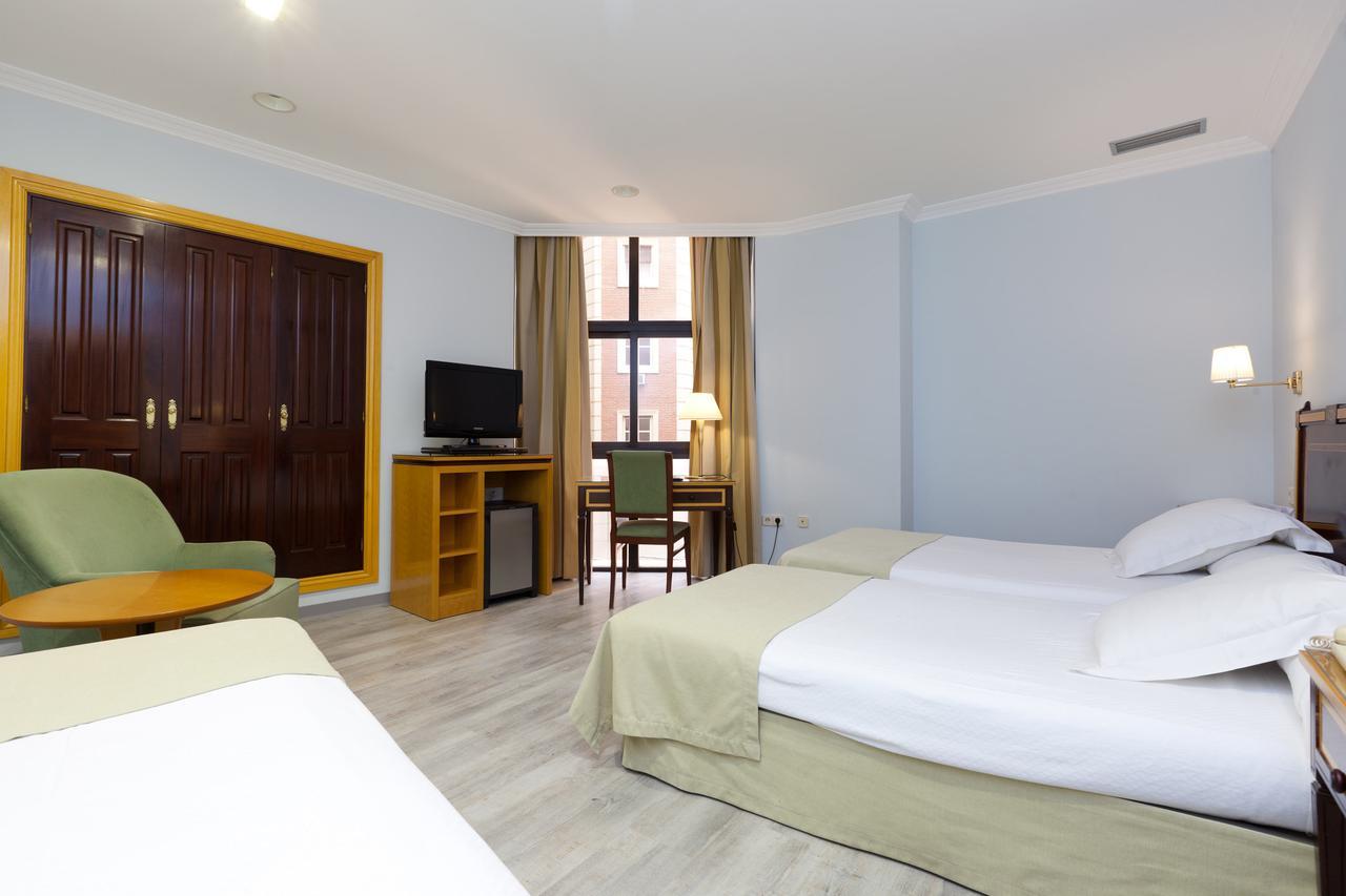 Junior Suite (4 Adults),944514925:JPEG