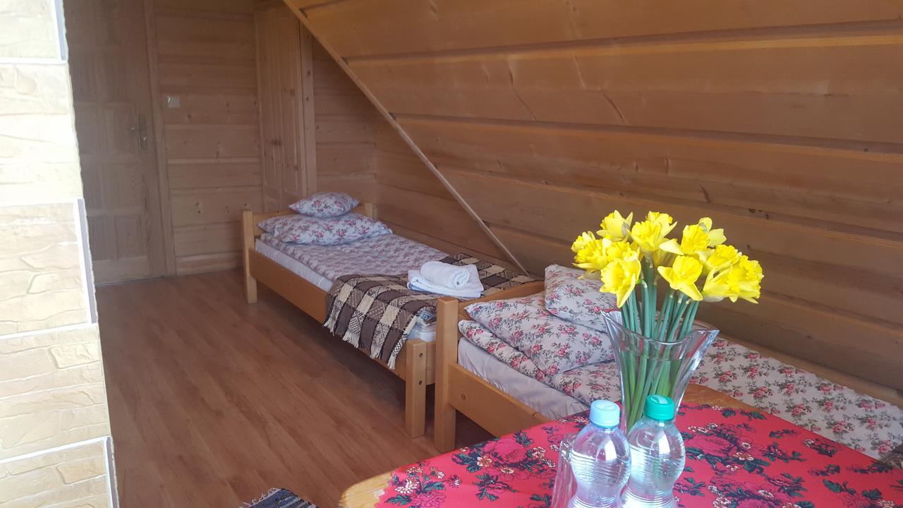 Pokój czteroosobowy z widokiem na ogród