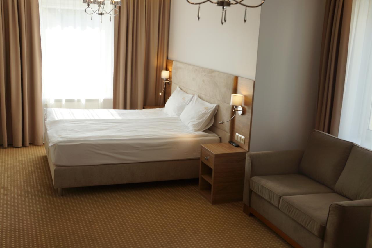 Family Room,663736647:JPEG