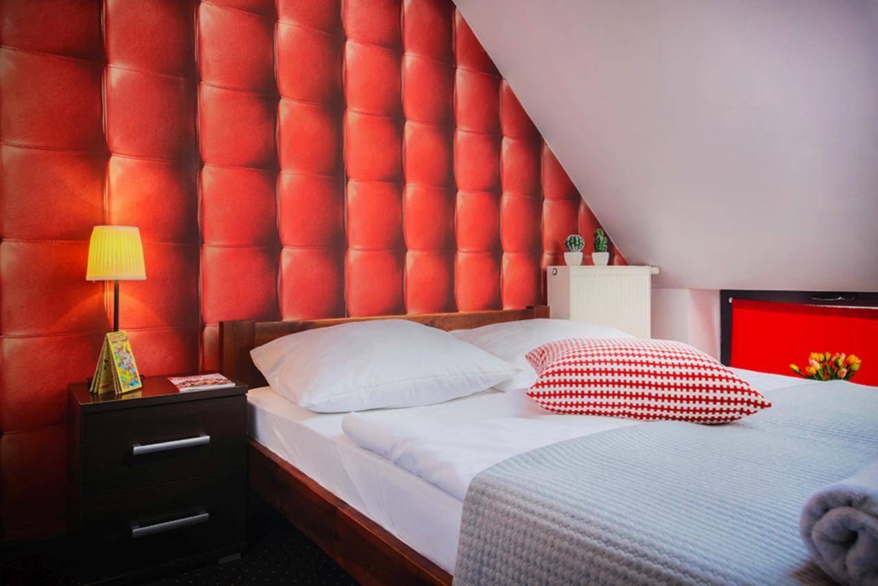 Double Room with Private Bathroom,644558772:JPEG
