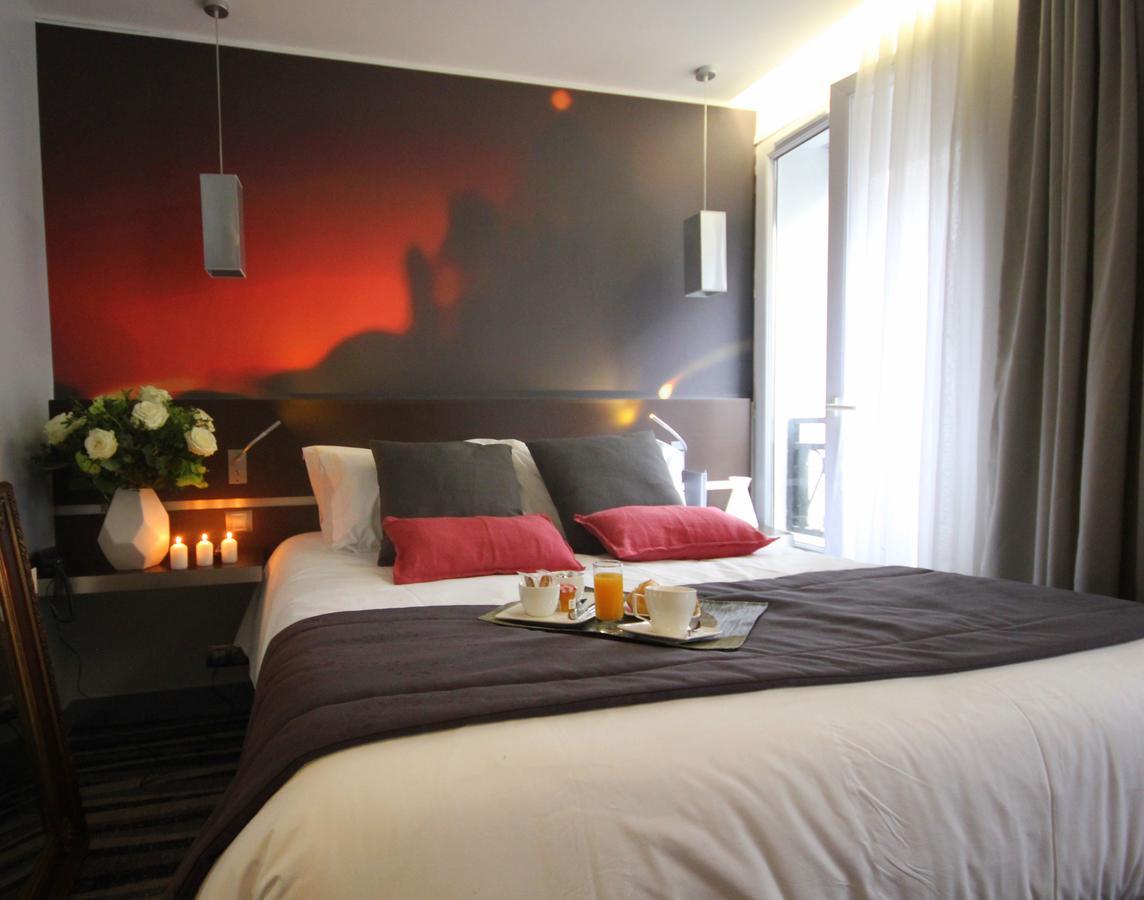 2 Adjoining Double Rooms
