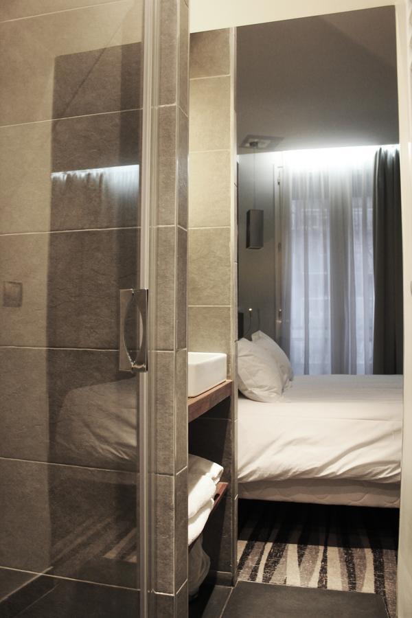 2 Adjoining Double Rooms