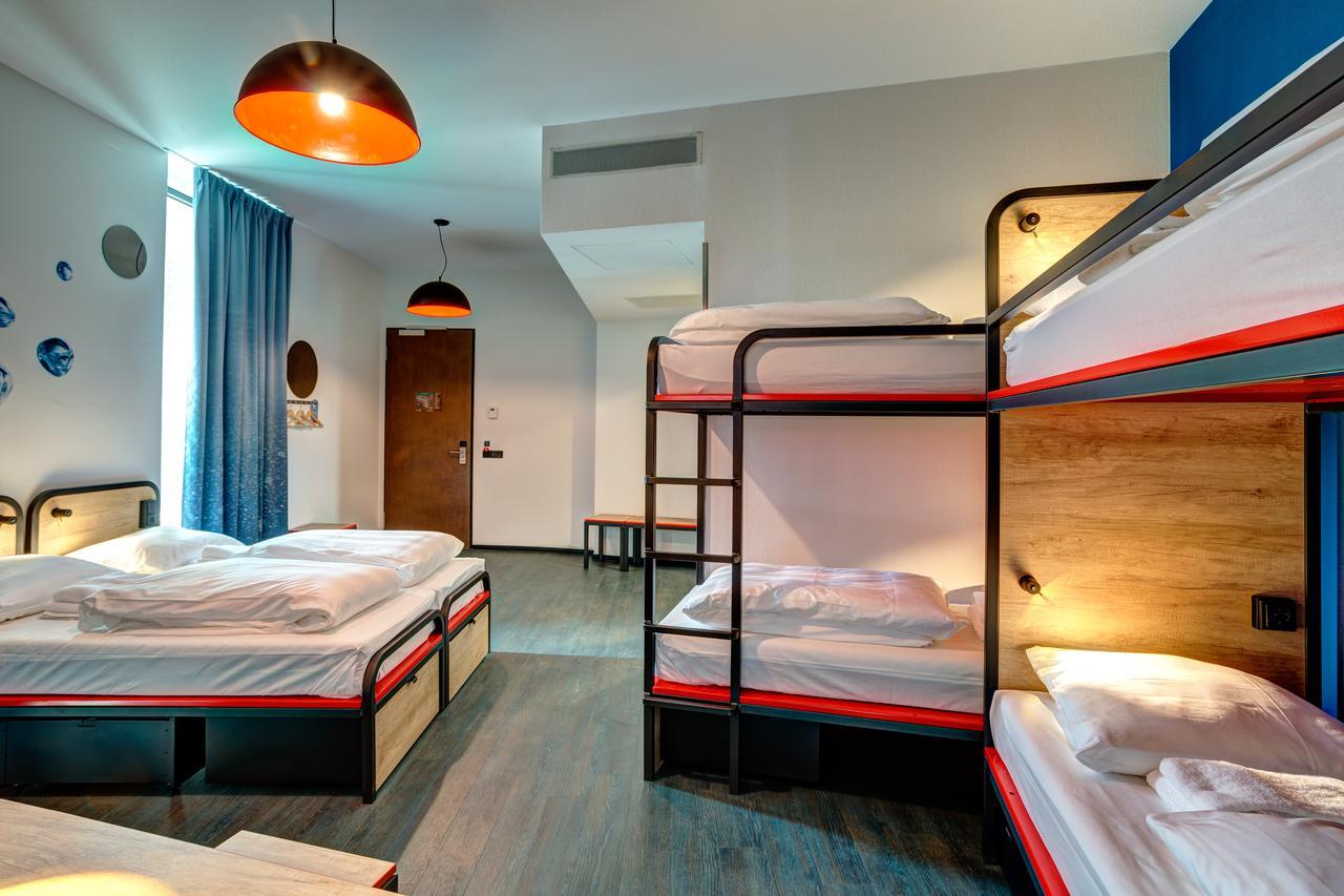 6-Bed Room