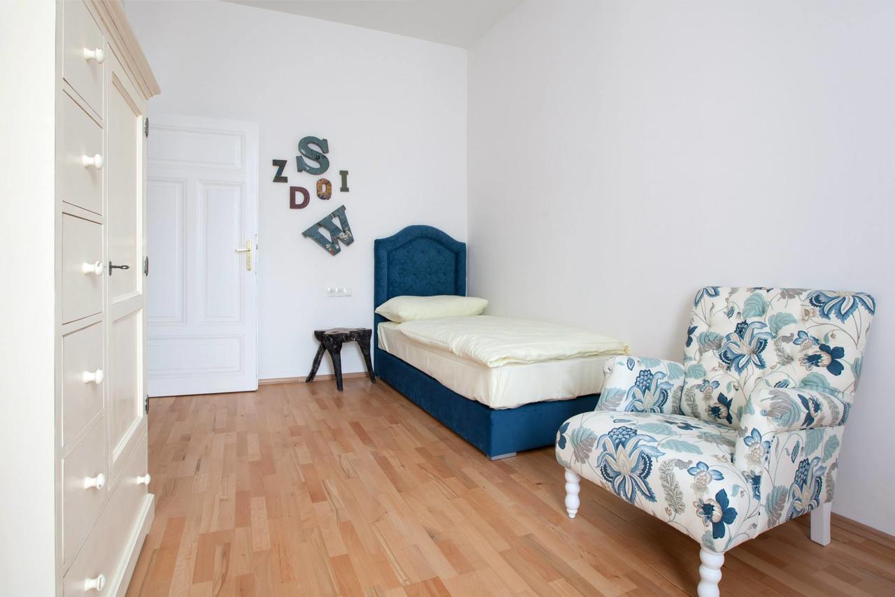 Single Room,645102555:JPEG