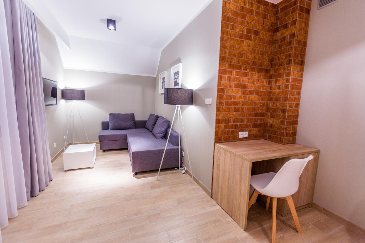 Deluxe Studio,646422864:JPEG