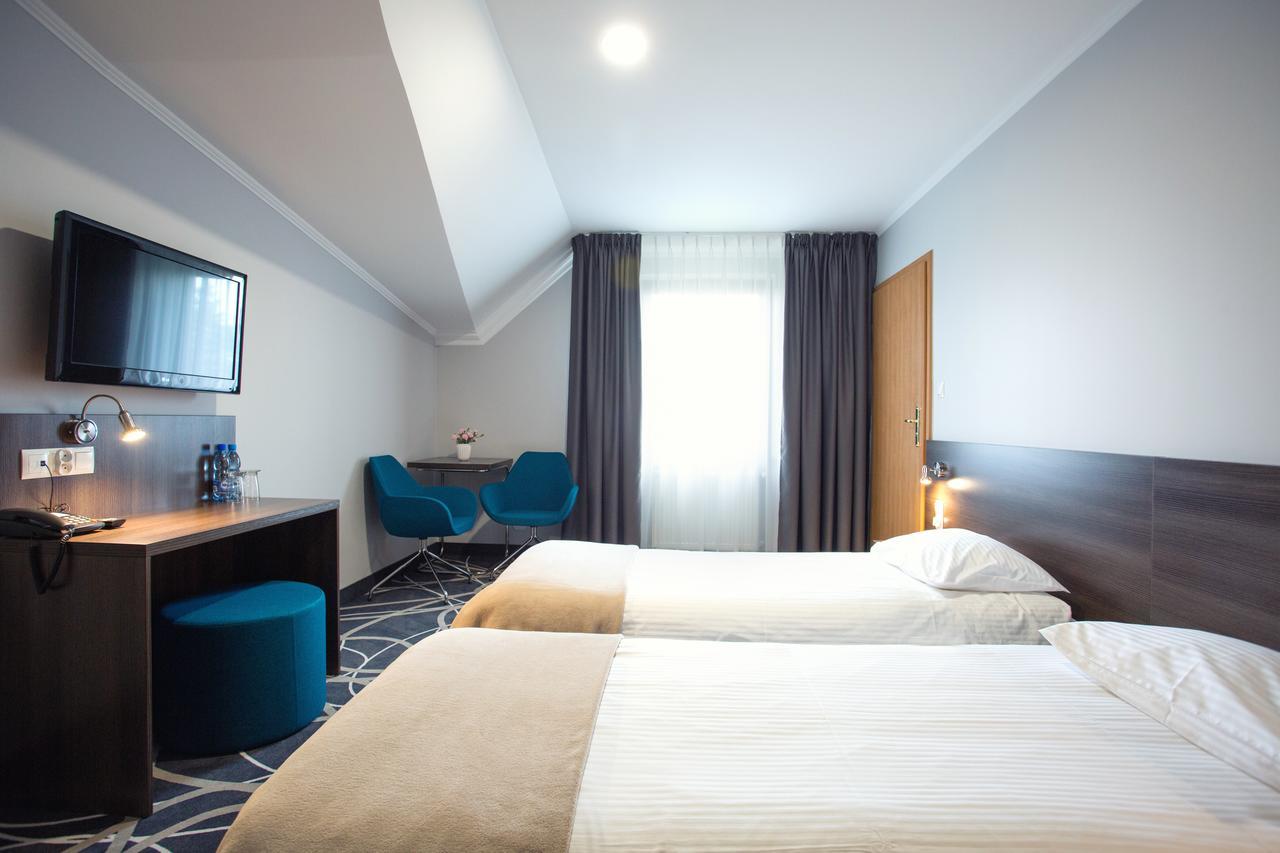 Standard Single Room,647076261:JPEG