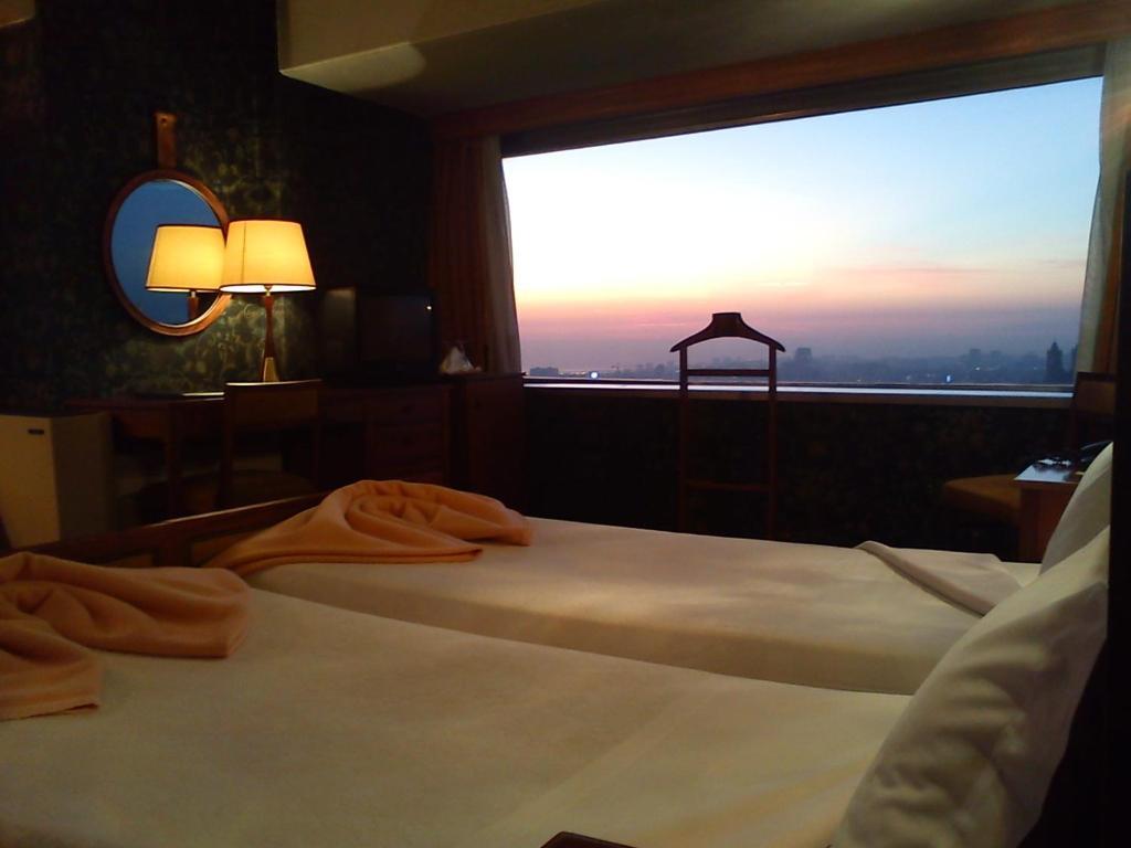 Twin Room Panoramic Corner