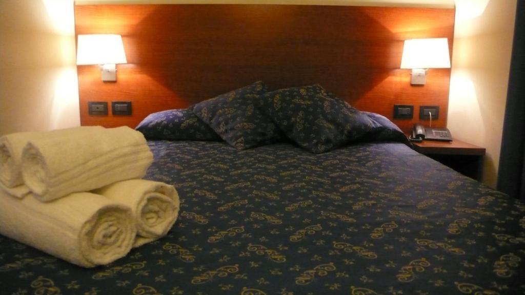 Double Room with Shared Bathroom,109665738:JPEG