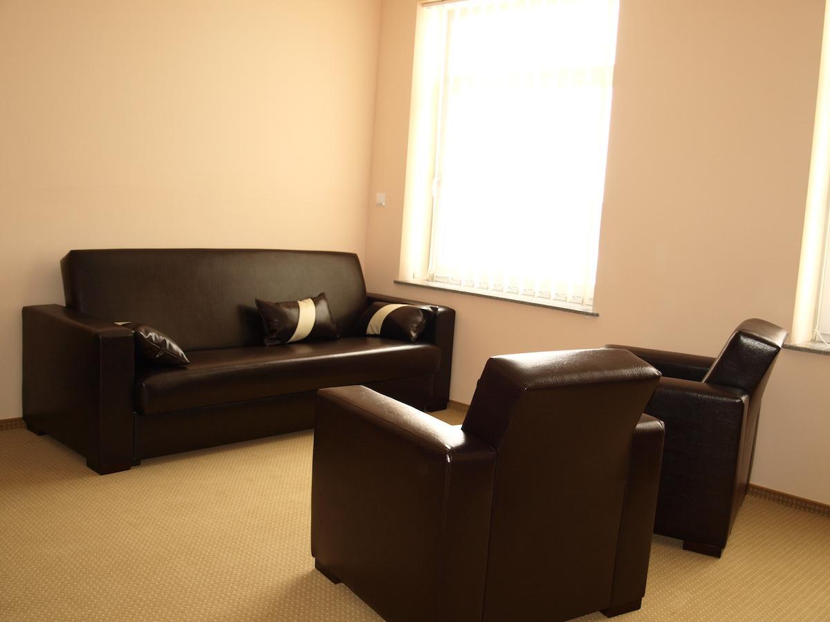 One-Bedroom Apartment,648705450:JPEG