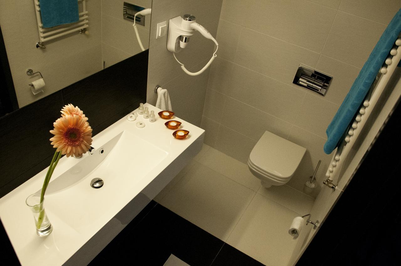 Single Room,649051938:JPEG