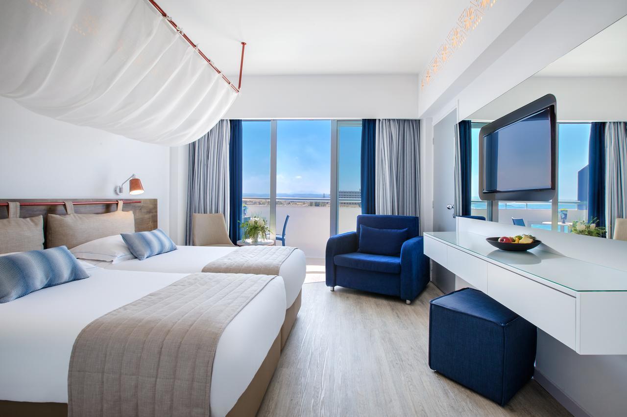 Superior Double or Twin Room Side Sea View